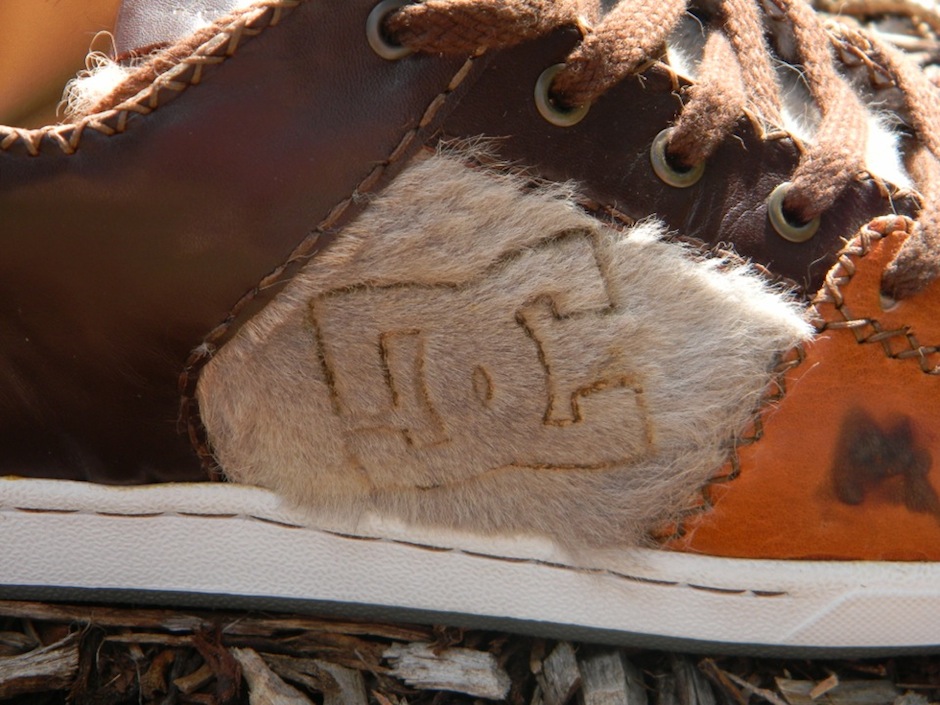 burnt-kangaroo-dc-shoes-custom-chaseshiel-1